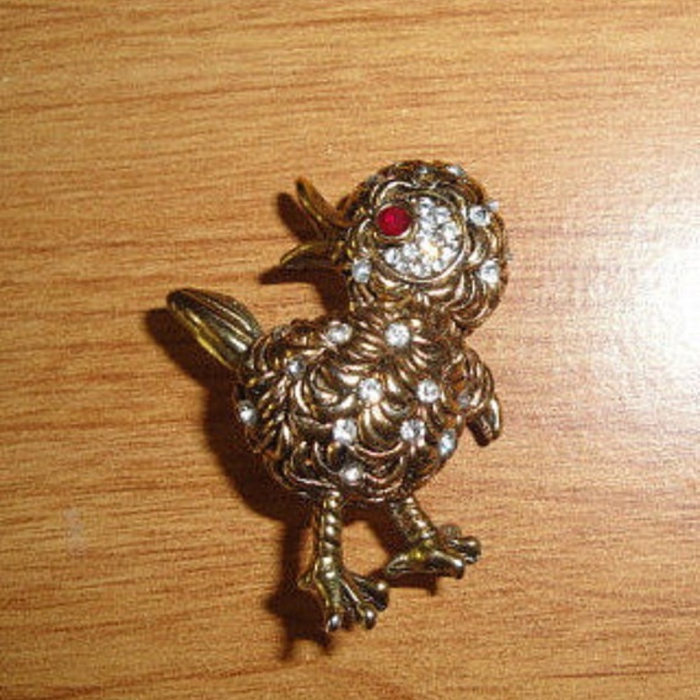 Vintage Sparkly Gold Toned Sparkly Chick Pin Carr